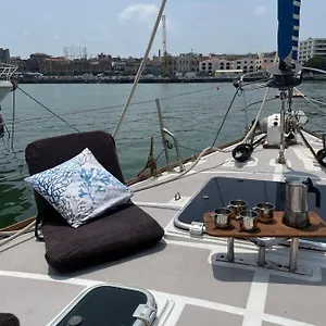 Sailboat On Board Botel Aeroporto di Catania Fontana Rossa