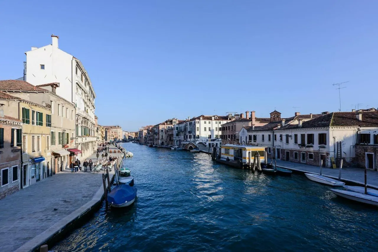 Rousseau'S Apartment Venice 0*,