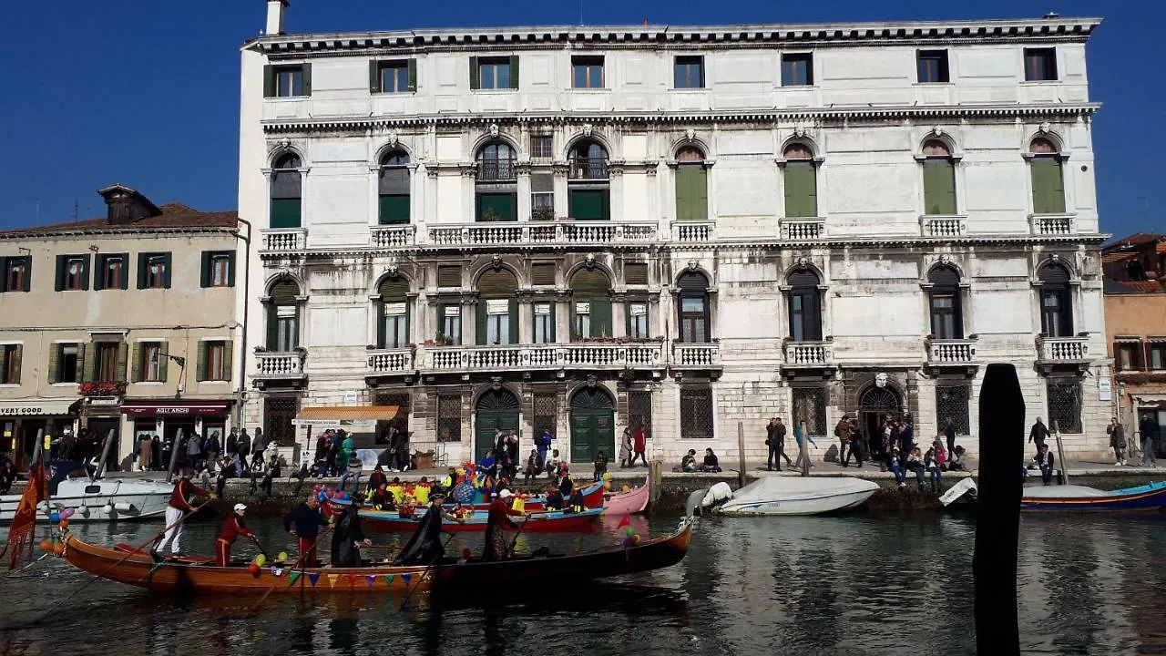 Rousseau'S Apartment Venice 0*,