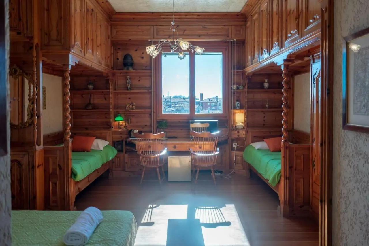 Rousseau'S Apartment Venice